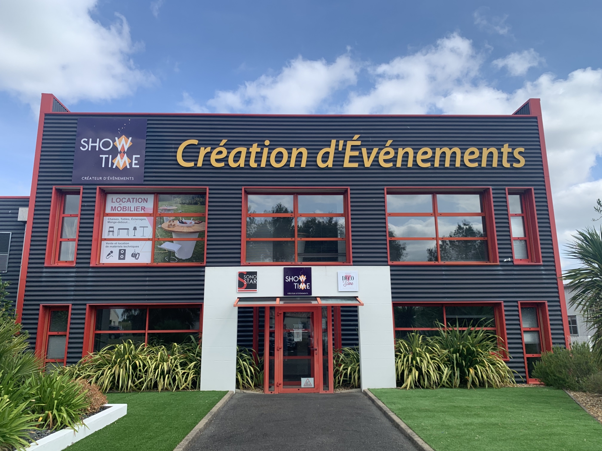 Les locaux de l'agence Show Time à Saint-Gilles-Croix-de-Vie, façade « Création d'Événements »